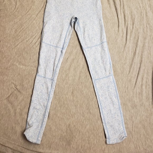 Gymshark Dry Light Blue Sports Bra and Leggings - Picture 5 of 6